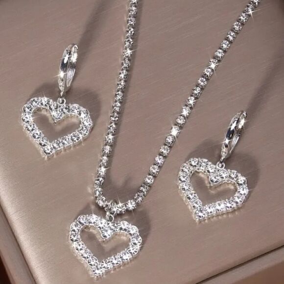 Sparkling Heart Rhinestone Pendant Necklace & Drop Earrings Set - Picture 6 of 7